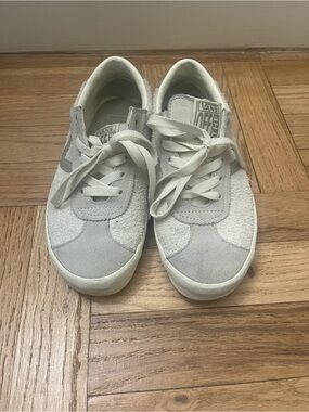 Vans Low Top Sneakers in Light Gray and White